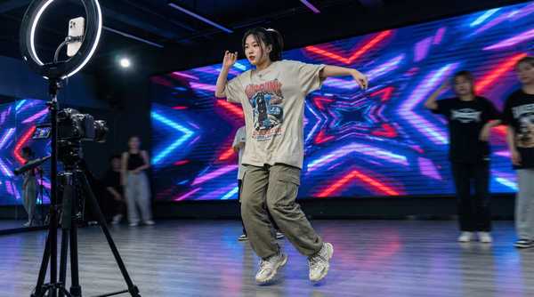 黄色仓库舞蹈视频